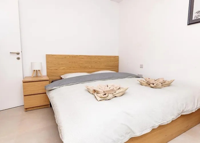 Shakkei 2 Bedroom Swieqi Apartman